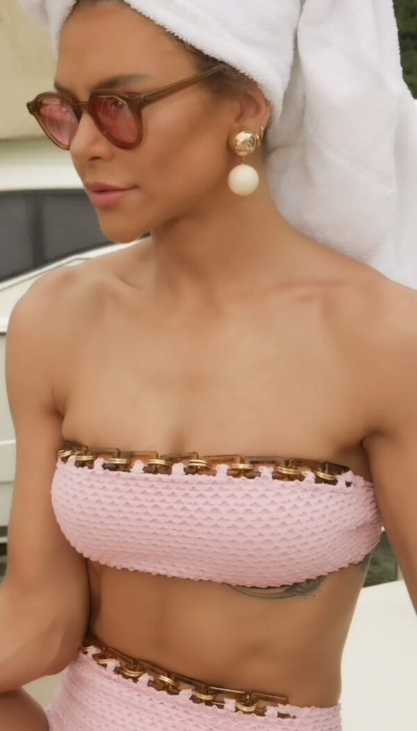 Top Strapless Tejido Texturizado Detalles en Cadena dorada  SELFISH BABE  Rosa Claro G - Image 2